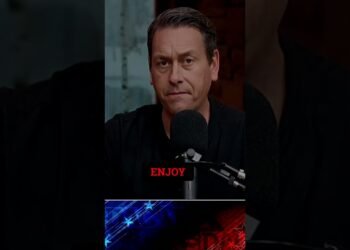 UFO Whistleblower EXPOSES Secret Moon Bases & Med Beds! #shorts